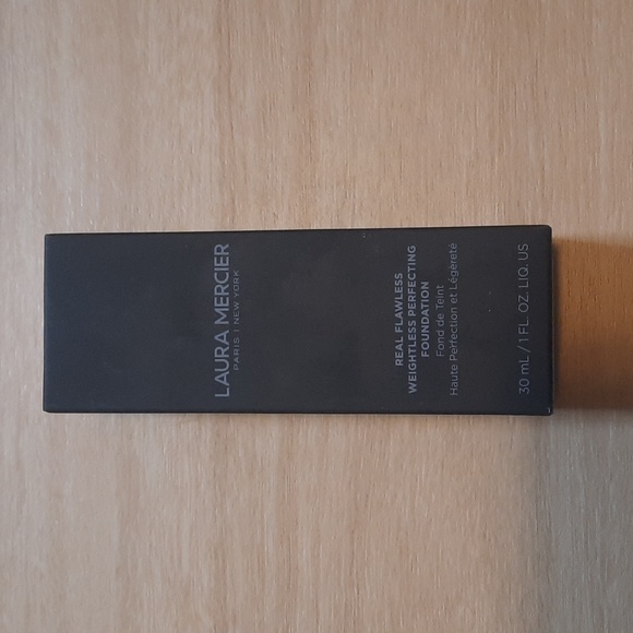 NWT Laura Mercier Foundation - Picture 1 of 3